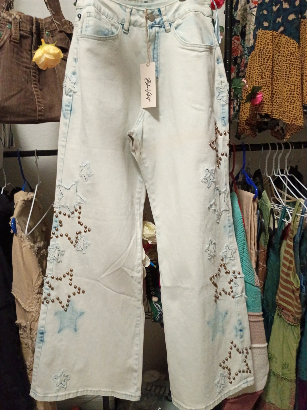 Star-Embellished Light Wash Wide Leg Jeans